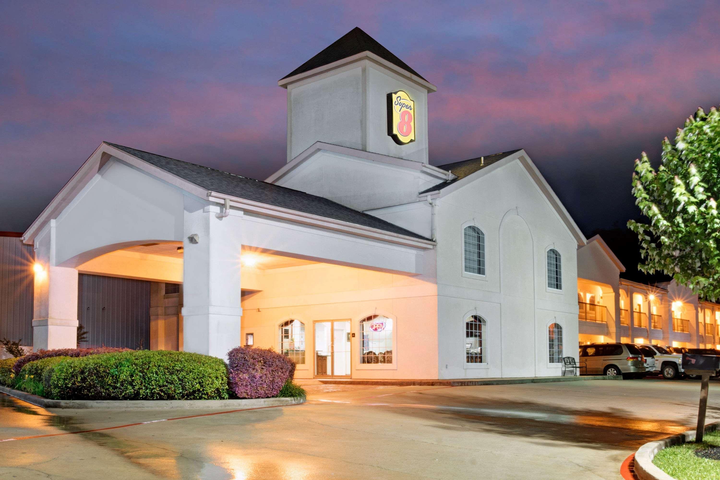 Super 8 By Wyndham Montgomery/ Lake Conroe Motel Exterior photo